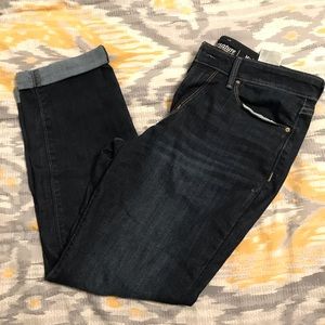 Women’s Signature Levi Capris